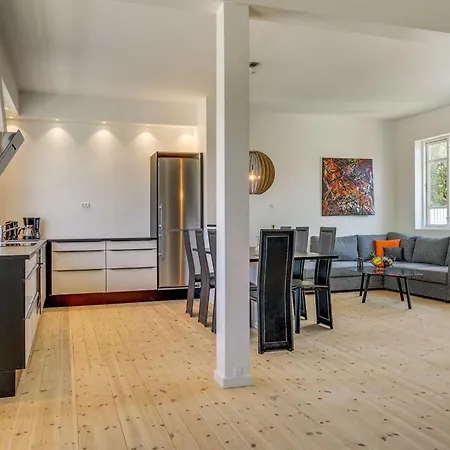 Elnara - 900m From The Sea By Interhome *