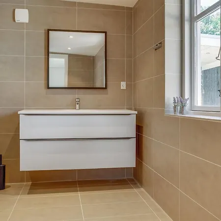 Holiday home Elnara - 900m From The Sea By Interhome *